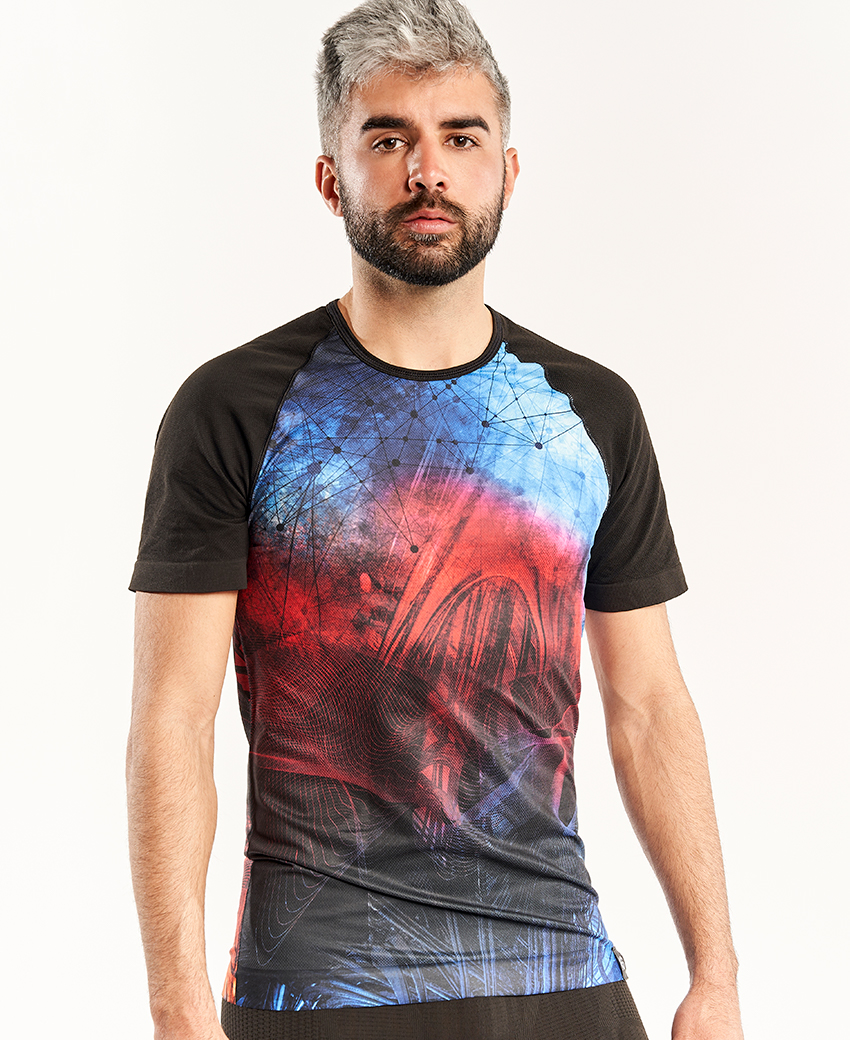 MULTIVERSE Camiseta estampada rojo, azul y negro